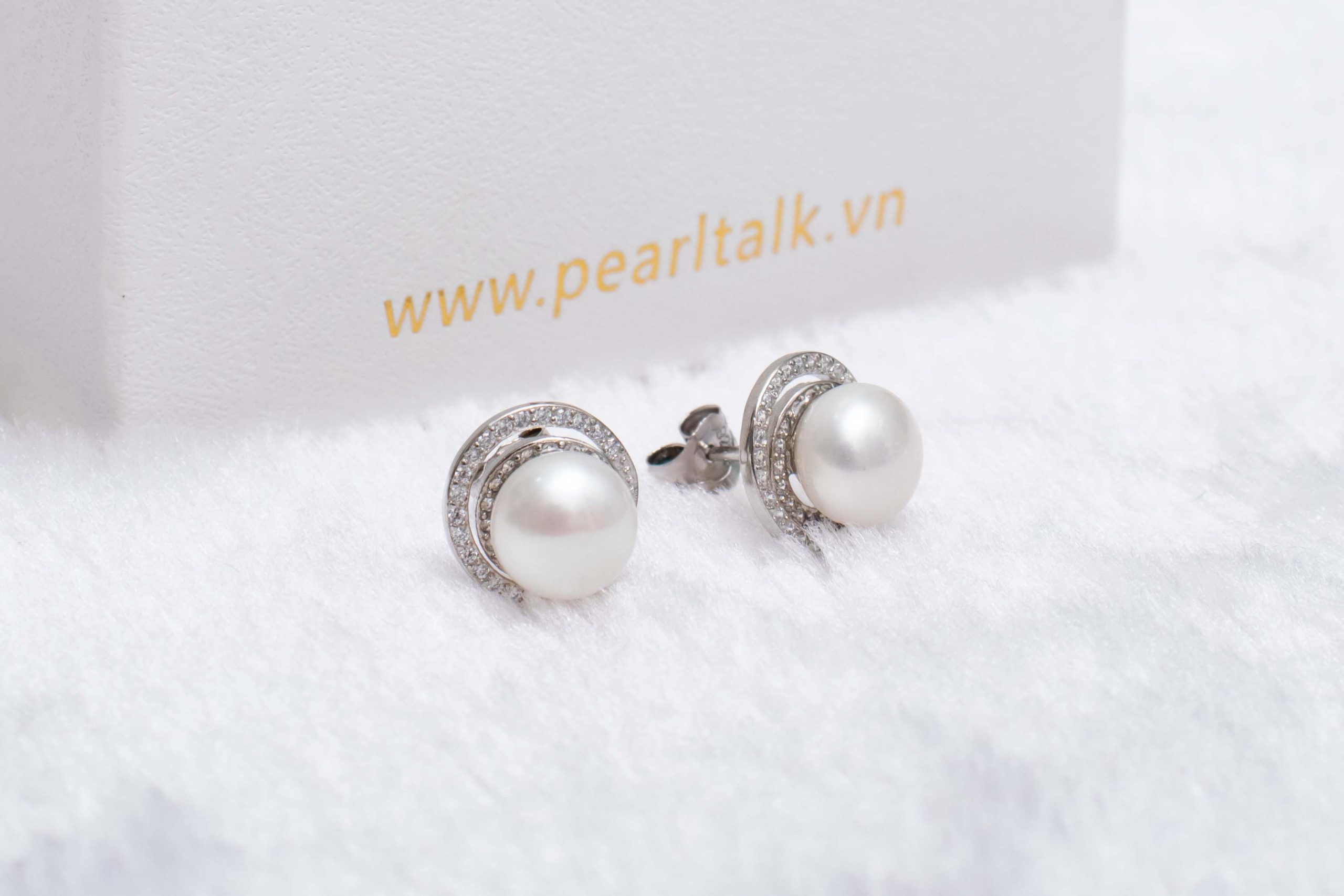 BÔNG TAI NGỌC TRAI TRẮNG FRESHWATER 8MM